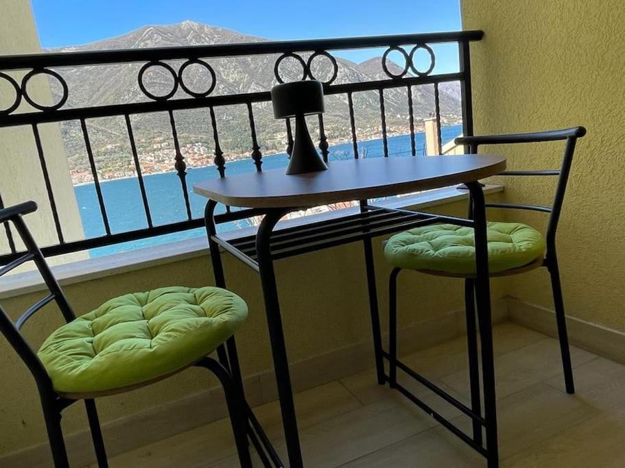 Modern Seaside Apartment With Balcony Tale Apartment Kotor Exteriér fotografie